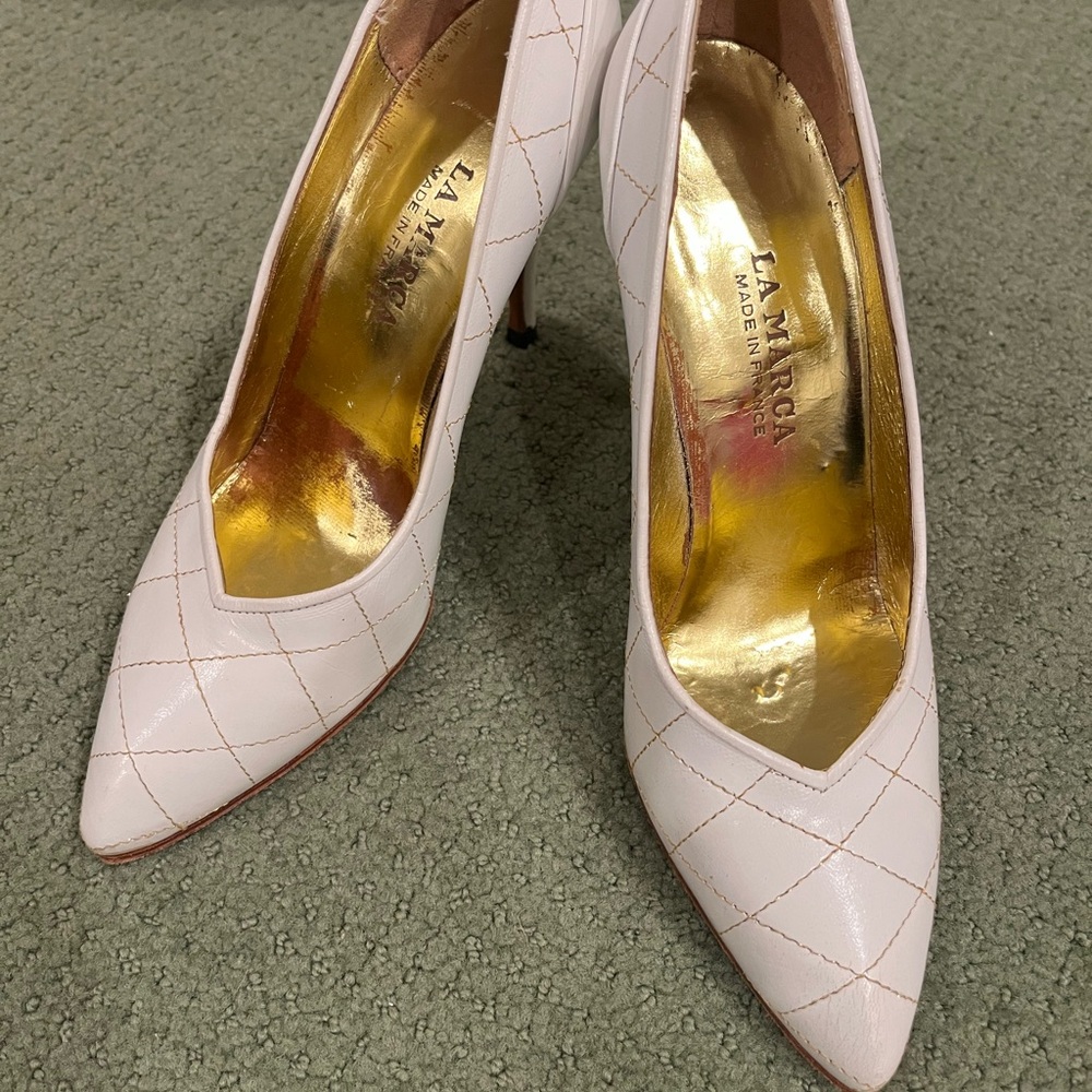 Women's vintage white heels with gold threading